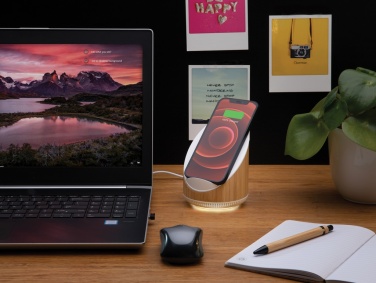 Logotrade reklaamkingituse foto: Ovate bambusest 5W kõlar koos 15W juhtmevaba laadijaga