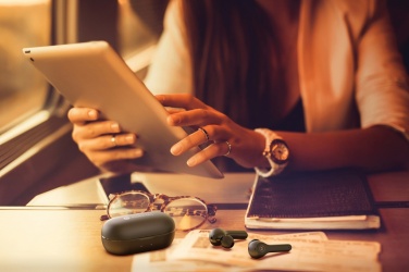 Logotrade reklaamkingid pilt: Motorola IPX5 TWS MOTO nupud 85