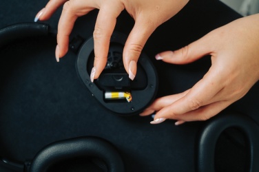 Logotrade reklaamkingituse foto: Irvine RCS taaskasutatud ja parandatavad ANC juhtmevabad kõrvaklapid