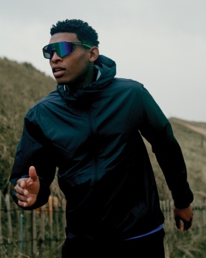 Logotrade ärikingi foto: Iqoniq Logani taaskasutatud polüestrist tuulejope