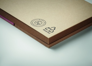 Logotrade firmakingituse foto: Taaskasutatud paberist memokomplekt