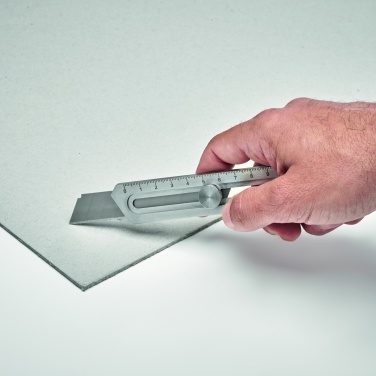 Logotrade ärikingituse foto: Mitme tööriistaga sissetõmmatav nuga