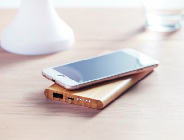 Logotrade reklaamtoote foto: Bambusest juhtmevaba akupank 6000mAh ARENA