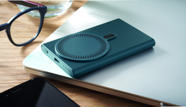 Logotrade firmakingitused pilt: PAWTT juhtmeta laadija akupank