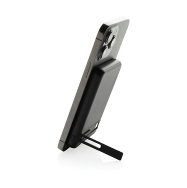 Logotrade reklaamtoote foto: Zen RCS plastk 5000 mah 5W magnetiline bambusest akuank