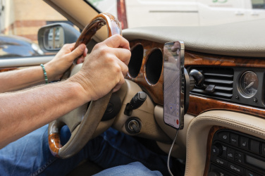 Logo trade ärikingid foto: PowerCruze RCS plastikust 15W magnetiga laadija autohoidik