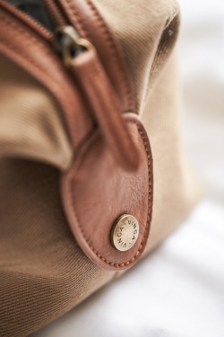 Logotrade mainoslahja tuotekuva: VINGA Sloane toilettilaukku RCS-kierrätyspolyesteriä