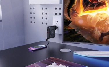 Logotrade liikelahja tuotekuva: Urban Vitamin Oxnard 5 in 1 65W yleislaturi