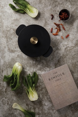 Logo trade mainoslahja kuva: Ukiyo valurautapannu medium