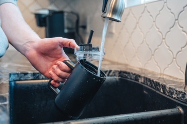 Logotrade mainoslahja ja liikelahja kuva: Cube RCS -sertifioitu muki kierrätetystä teräksestä 800ml