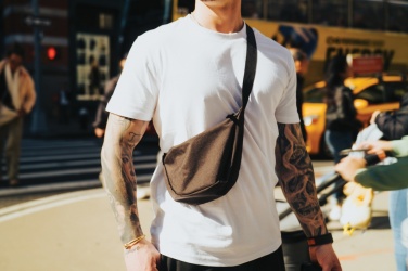 Logotrade mainoslahjat kuva: Crescent AWARE™ RPET puolikuun muotoinen crossbody -laukku