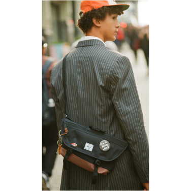 Logotrade mainoslahjat ja liikelahjat tuotekuva: Herschel Cove kierrätetty messengerlaukku 22,5 l