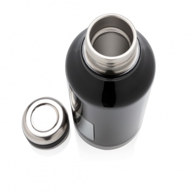 Logotrade dāvanas foto: Necaurlaidīga vakuuma pudele ar logotipa plāksni