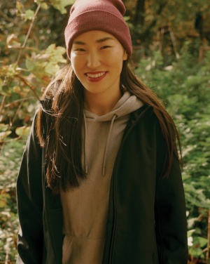 Logotrade Ideja dāvanas foto: Iqoniq Makalu sieviešu pārstrādāta poliestera soft shell jaka