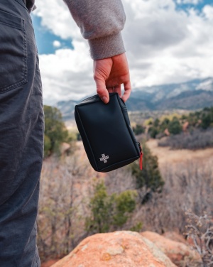 Логотрейд pекламные cувениры картинка: Набор первой помощи RCS из переработанного нубука PU