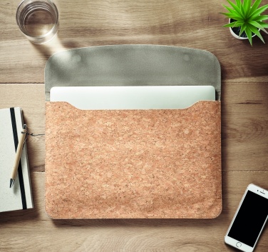 Logotrade presentreklam bild: Laptopfodral kork + magnetlås