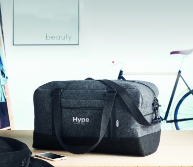 Logotrade profilprodukter bild: Weekend bag i RPET-filt