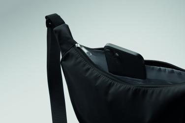 Logotrade reklamprodukter bild: Crossover väska i 400D oxford