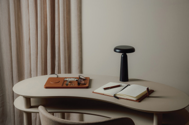 Logotrade profilreklam bild: VINGA Avery RCS bordslampa